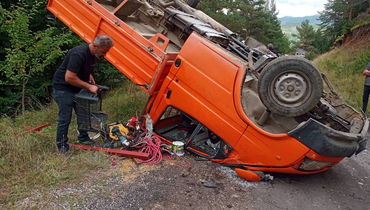 ardahanda trafik kazasi 3 yarali WZ96UjlV