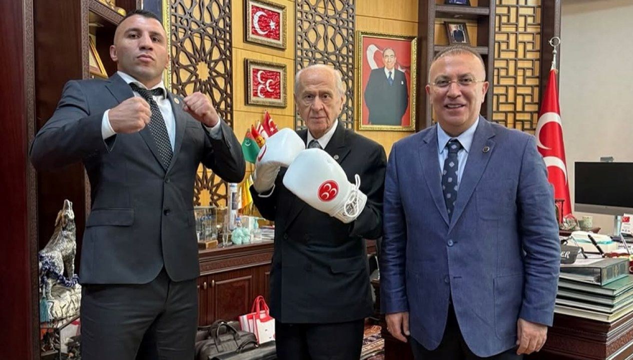 bahceli boks eldivenini giydi ULIgTlM2