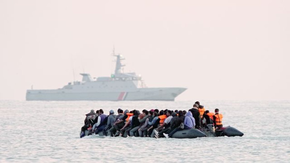 hukumet gocmen politikalarinda sertlesmeye gidiyor oteller siginmacilara kapaniyor 45R2FZnB