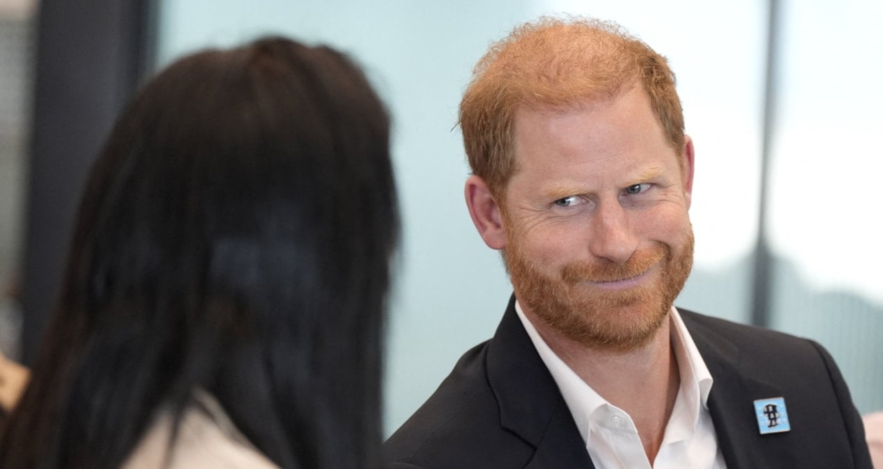 ingilterenin firari prensi elinde cekle ukraynayi ziyaret etti ciGvFmsh