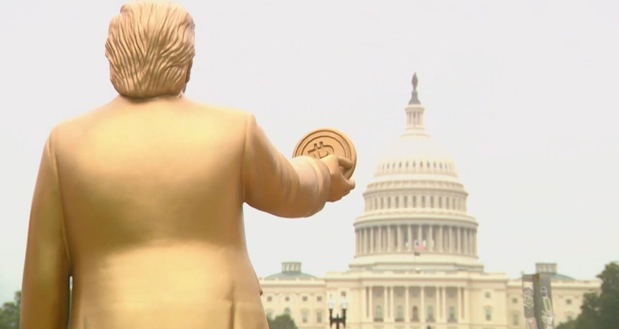 trump fed savasini kazandi beyaz sarayin karsisina 35 metrelik heykeli dikildi NQAhOZnm