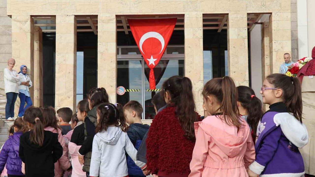 Anıtkabir ruhunu Denizli’de yaşayan öğrenciler Ata’sının huzuruna çıktı
