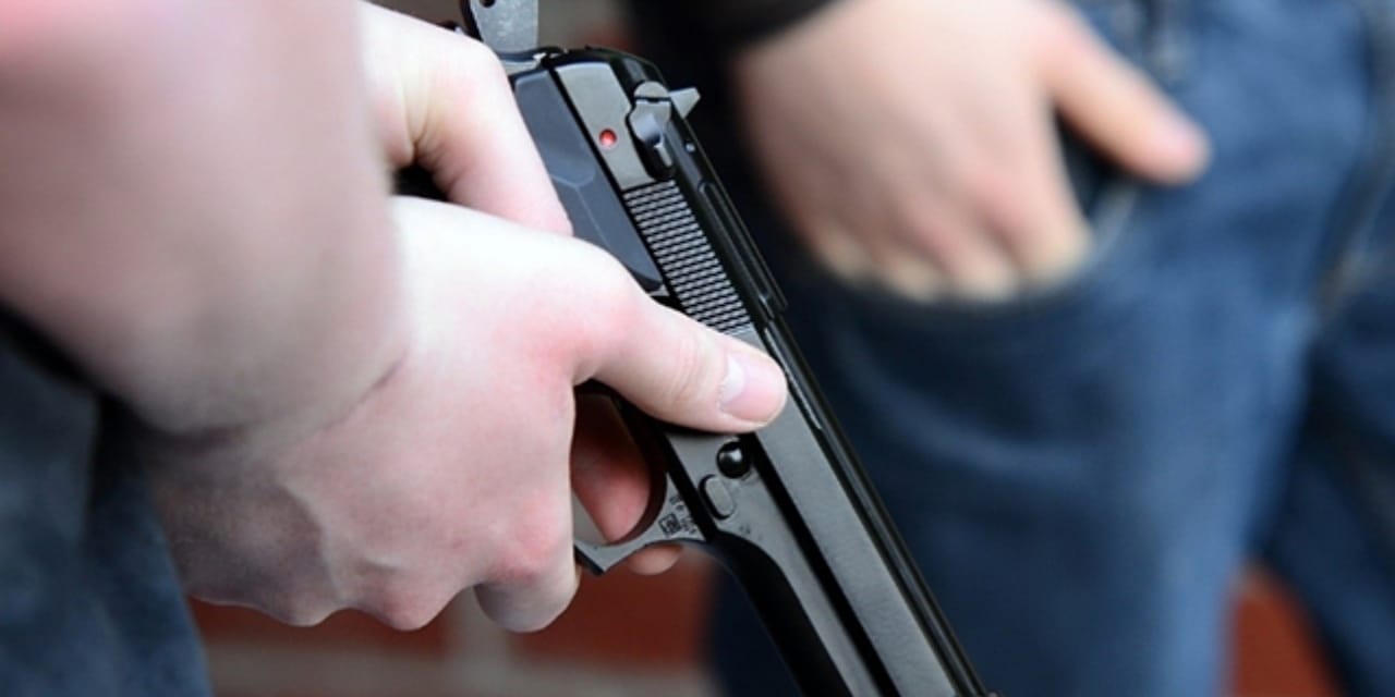 Gençler Arasında Silahlı Kavga: 17 Yaşındaki D.G. Akranını Yaraladı